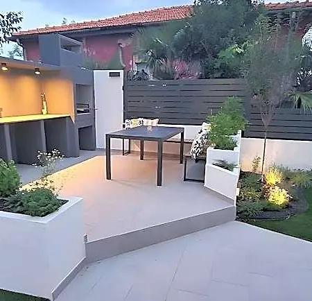 Urban Oasis - Private Fenced Garden With Bbq Area Szálloda 4*