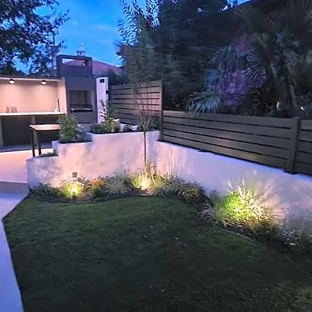 Urban Oasis - Private Fenced Garden With Bbq Area فندق 4*