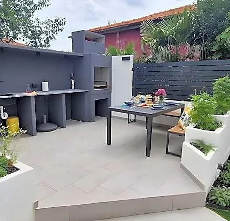 Urban Oasis - Private Fenced Garden With Bbq Area فندق