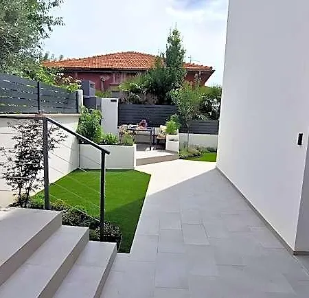 Urban Oasis - Private Fenced Garden With Bbq Area غييكا